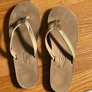 Rainbow thin strap light tan flip flops